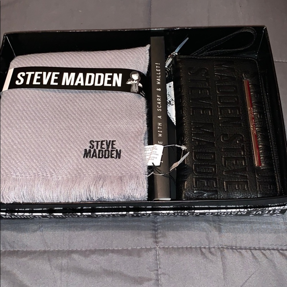 STEVE MADDEN 2PC SET